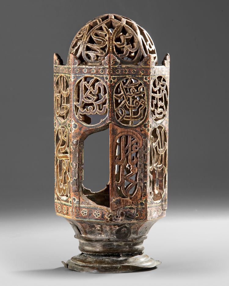 A RASULID LACQUERED WOOD INCENSE BURNER, SOUTH ARABIA, 15TH CENTURY