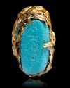 A TURQUOISE SEAL GOLD RING