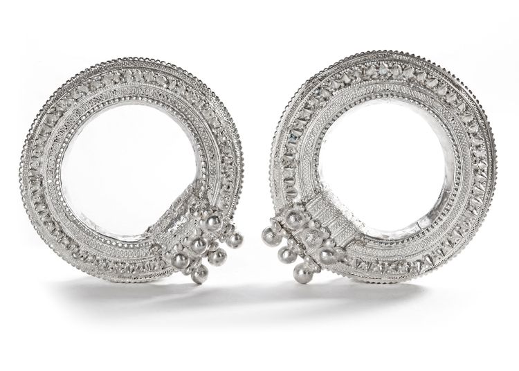 A PAIR OF BEDOUIN SILVER ANKLETS, SAUDI ARABIA, 20TH CENTURY