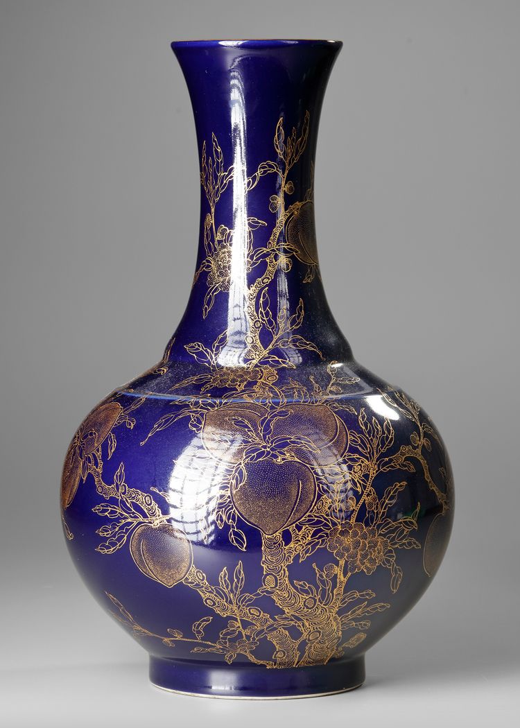 LARGE CHINESE COBALT-BLUE AND GILT VASE, 19TH / 20TH CENTURY