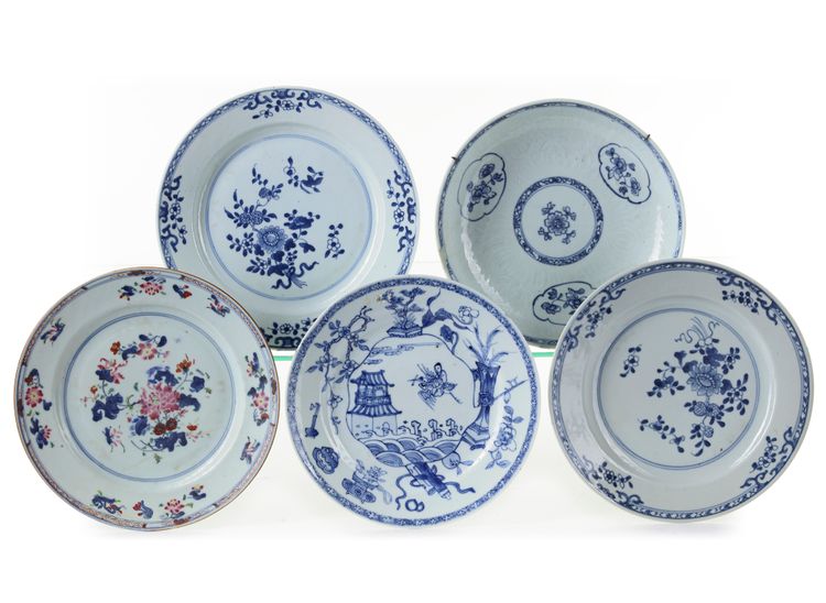 FIVE CHINESE PORCELAIN DISHES, 18TH CENTURY