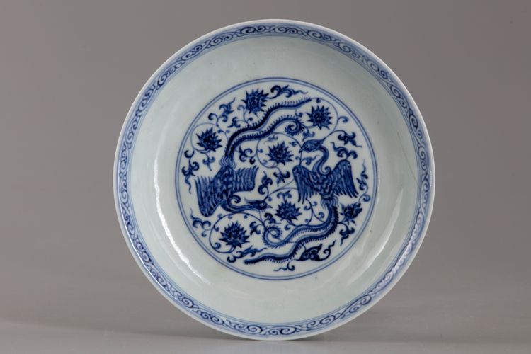 A CHINESE BLUE AND WHITE 'PHOENIX' DISH