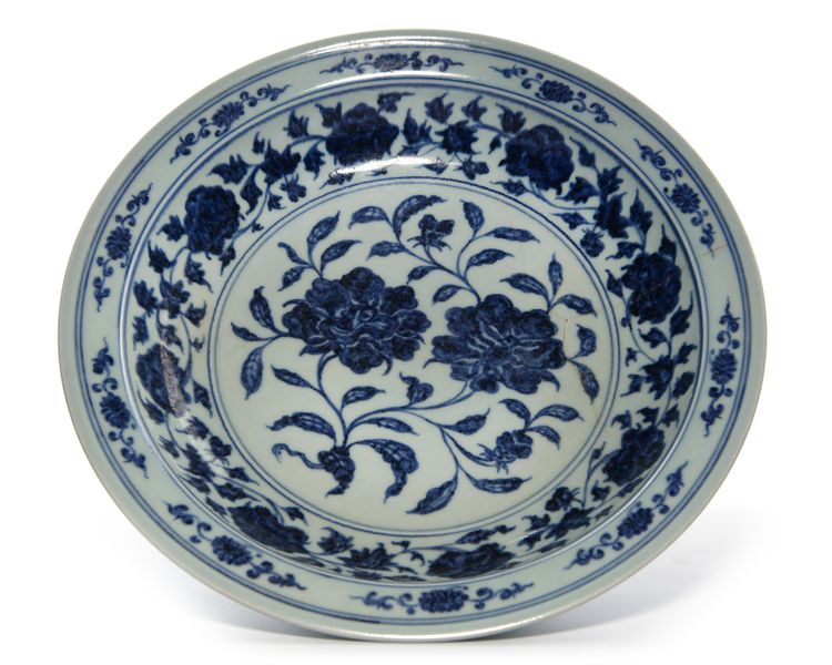 A CHINESE BLUE AND WHITE DEEP DISH