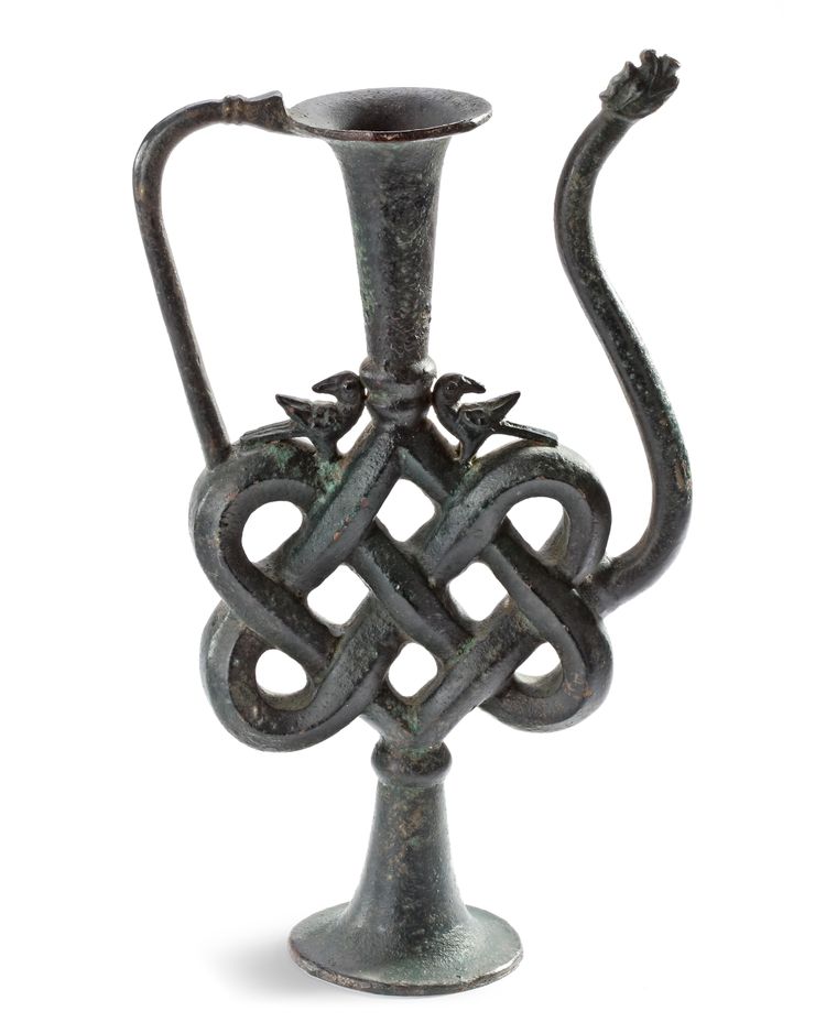A RARE BRONZE EWER, DECCAN, CENTRAL INDIA, 16TH OR EARLY 17TH CENTURY