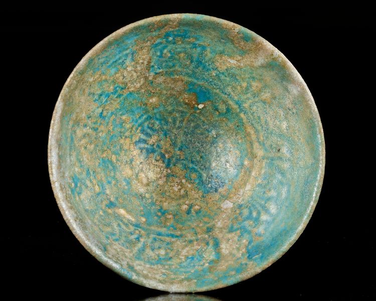 A KASHAN TURQUOISE GLAZED BOWL, PERSIA, 12TH CENTURY