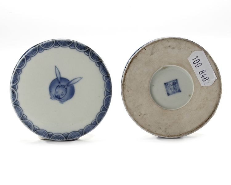 A JAPANESE BLUE AND WHITE KORANSHA BOX WITH HARE, MEIJI PERIOD (1868-1912)