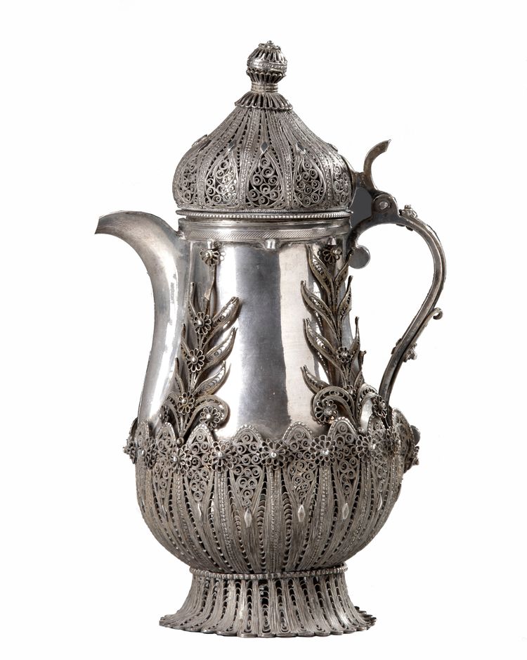 AN OTTOMAN SILVER FILIGREE COFFEE POT, 19TH CENTURY