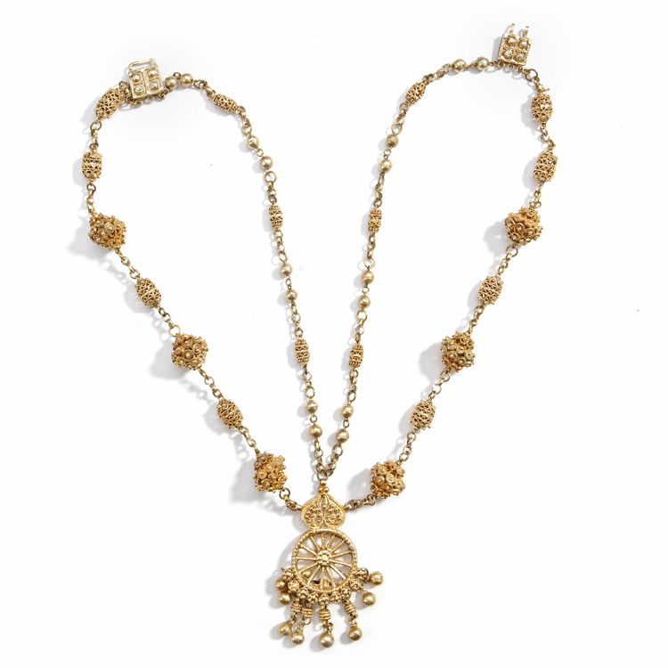 AN ISLAMIC SILVER NECKLACE, INDIA, 20TH CENTURY