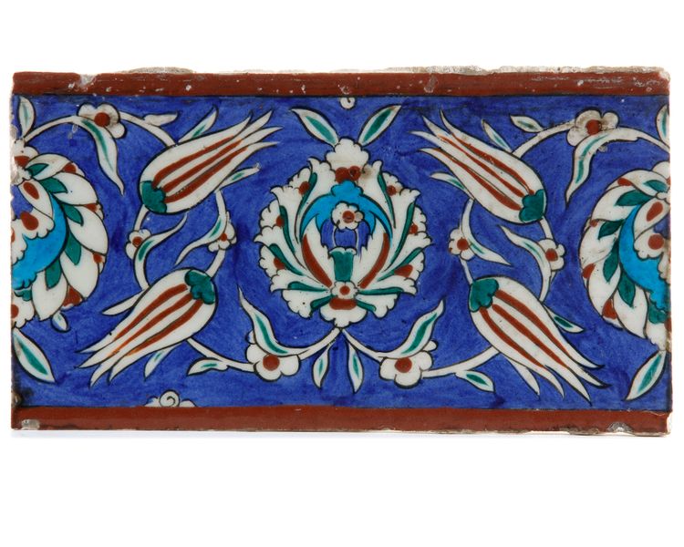 AN OTTOMAN IZNIK POTTERY TILE, TURKEY, 17TH CENTURY