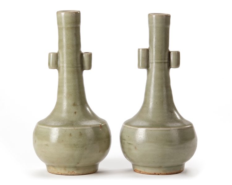 A PAIR OF CHINESE LONGQUAN BOTTLE VASES, LATE SONG DYNASTY 13TH CENTURY