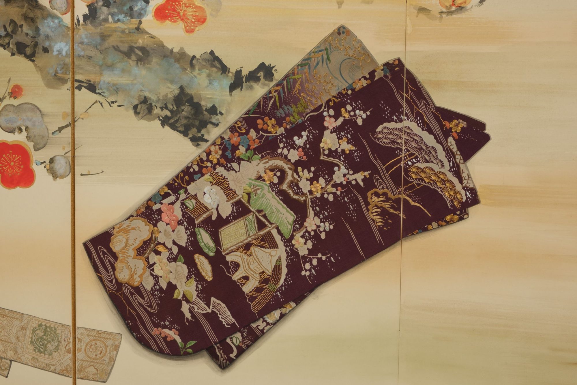 A JAPANESE SIX PANEL BYÔBU 屏風 EMBROIDERED WITH TAGASODE 誰袖