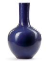 A CHINESE BLUE GLAZED BOTTLE VASE, CHINA, 20TH CENTURY