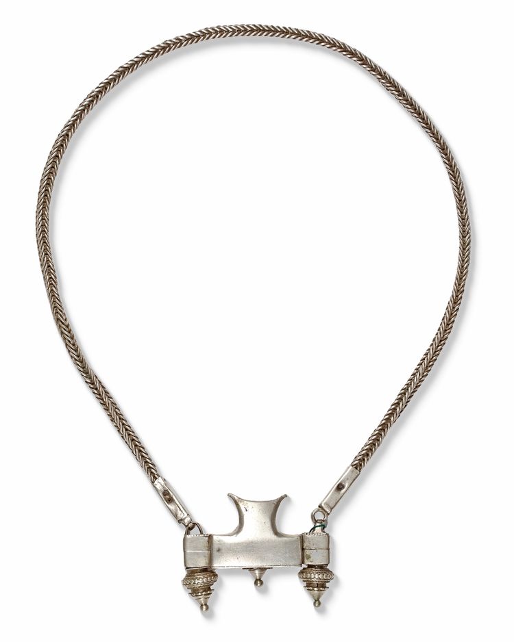 A SILVER NECKLACE, NEPAL, 19TH CENTURY