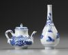 A SMALL CHINESE BLUE AND WHITE VASE AND TEAPOT WITH COVER, KANGXI PERIOD (1662-1722)