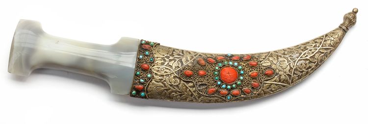 AN OTTOMAN JAMBIYA DAGGER WITH AGATE HILT AND FILIGREE SHEATH, OTTOMAN,  TURKEY, 18TH CENTURY
