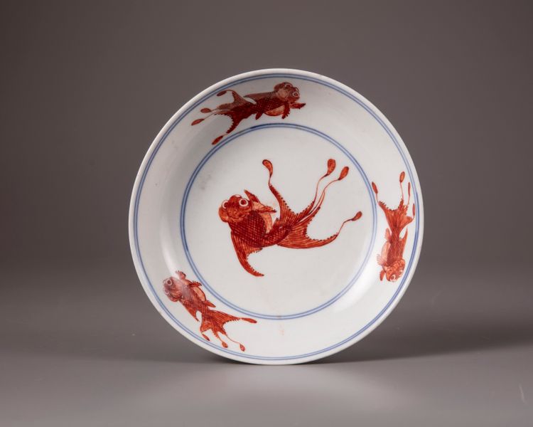 A iron-red goldfish dish
