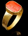 AN AGATE SEAL GOLD RING