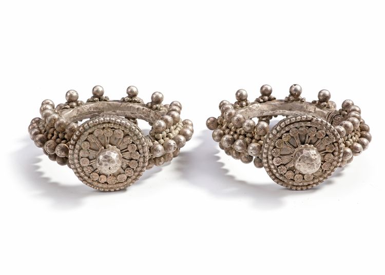 A PAIR OF SILVER BRACELETS, SAUDI ARABIA, 19TH CENTURY