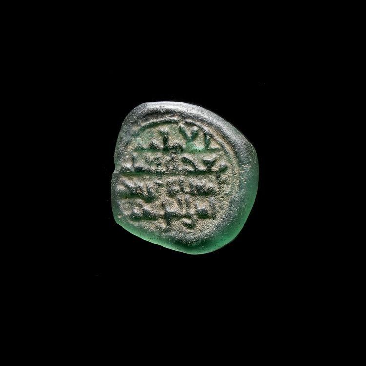 A FATIMID GLASS WEIGHT OF DIRHAM, AL-MUSTANSIR BI-ALLAH (AH 427-487 / 1036-1094 AD)
