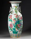 A CHINESE FAMILLE ROSE VASE, 19TH CENTURY