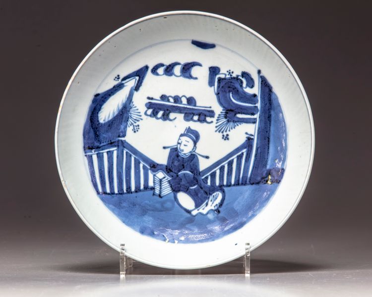 A CHINESE BLUE AND WHITE DISH ,DYNASTY (1368-1644)