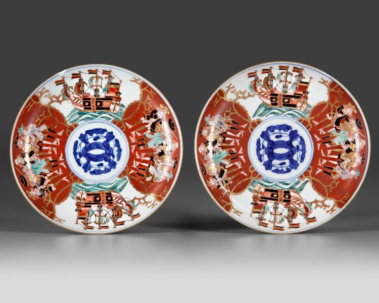 A PAIR OF JAPANESE IMARI NANBAN SHIP DISHES, 19TH CENTURY