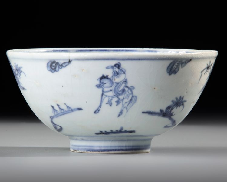 CHINESE BLUE AND WHITE BOWL, MING DYNASTY, ca 1600