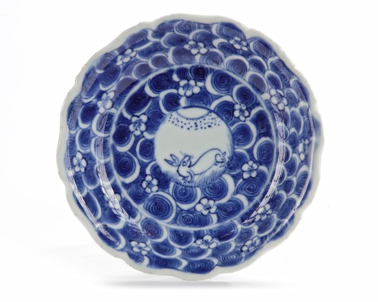 A CHINESE PORCELAIN KO-SOMETSUKE RABBIT DISH, MING DYNASTY (1368-1644)