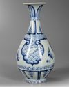 A CHINESE BLUE AND WHITE VASE, QING DYNASTY (1644–1911)