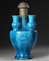 A CHINESE TURQUOISE GLAZED VASE, 20TH CENTURY