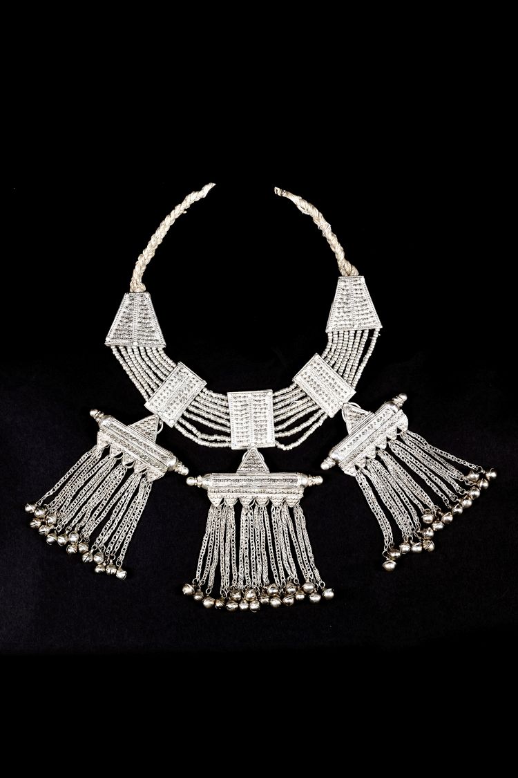 A SILVER NECKLACE, SAUDI ARABIA, 19TH CENTURY