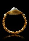 AN EXCEPTIONAL ROMAN GOLD BRACELET WITH A CAMEO MOUNTED ON THE CENTRAL MEDALLION, CIRCA 2ND-3RD CENTURY A.D.