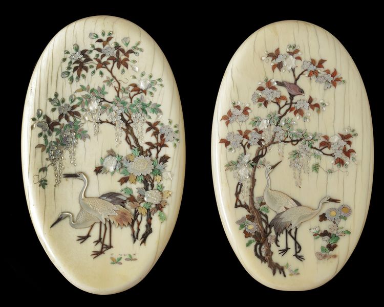 A PAIR OF JAPANESE OVAL-SHAPED, MOTHER-OF-PEARL INLAID CRANES PLAQUES, MEIJI PERIOD (1868-1912)