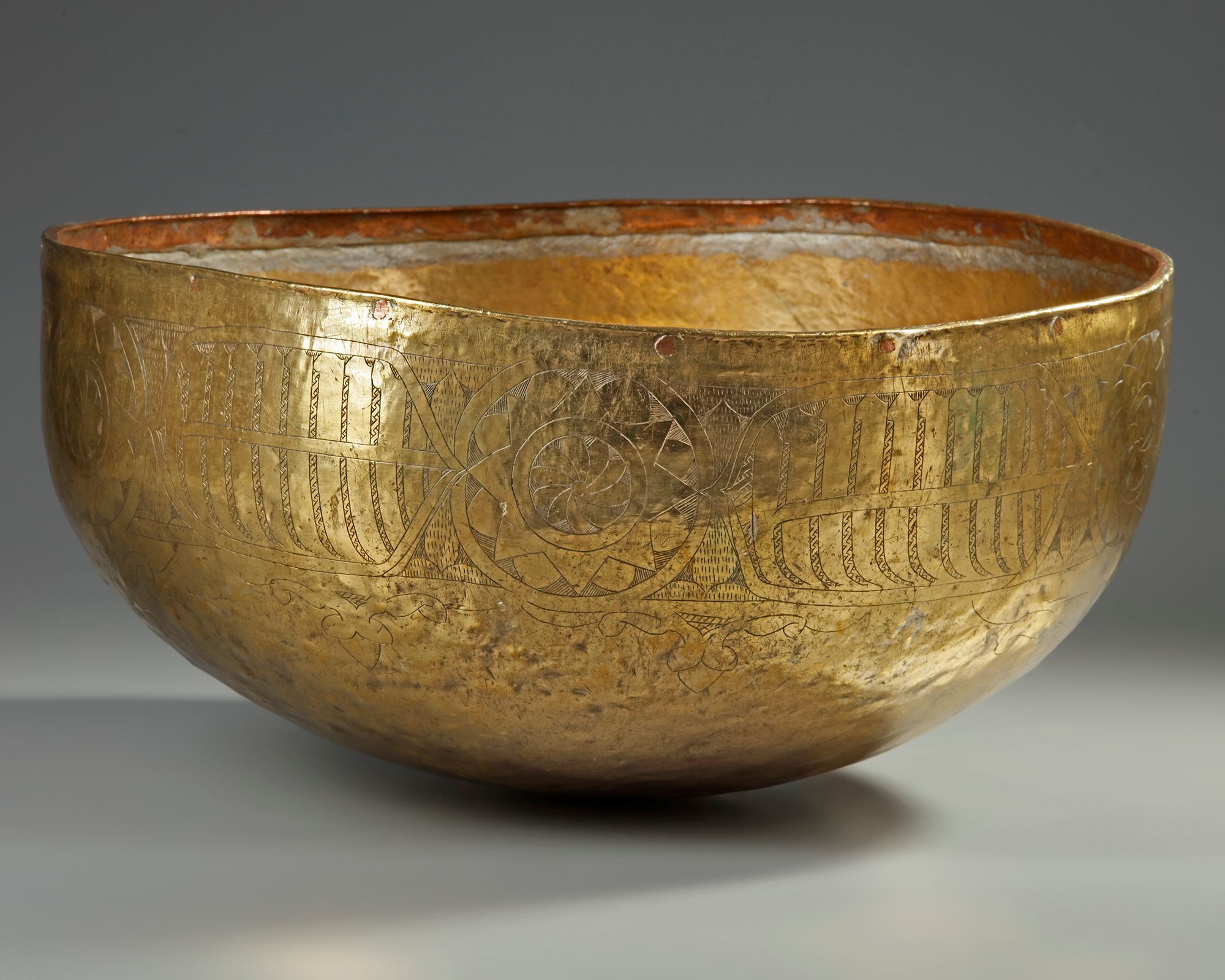 ブラスボウル　ペルシャ BRASS BOWL 14TH CENTURY A MAMLUK BRASS BOWL, EGYPT OR SYRIA, 13TH/14TH CENTURY