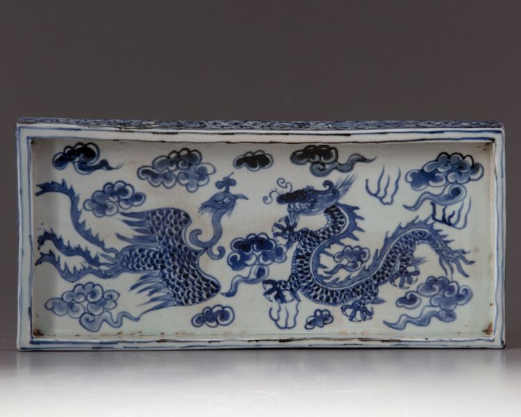 A Chinese blue and white rectangular tray