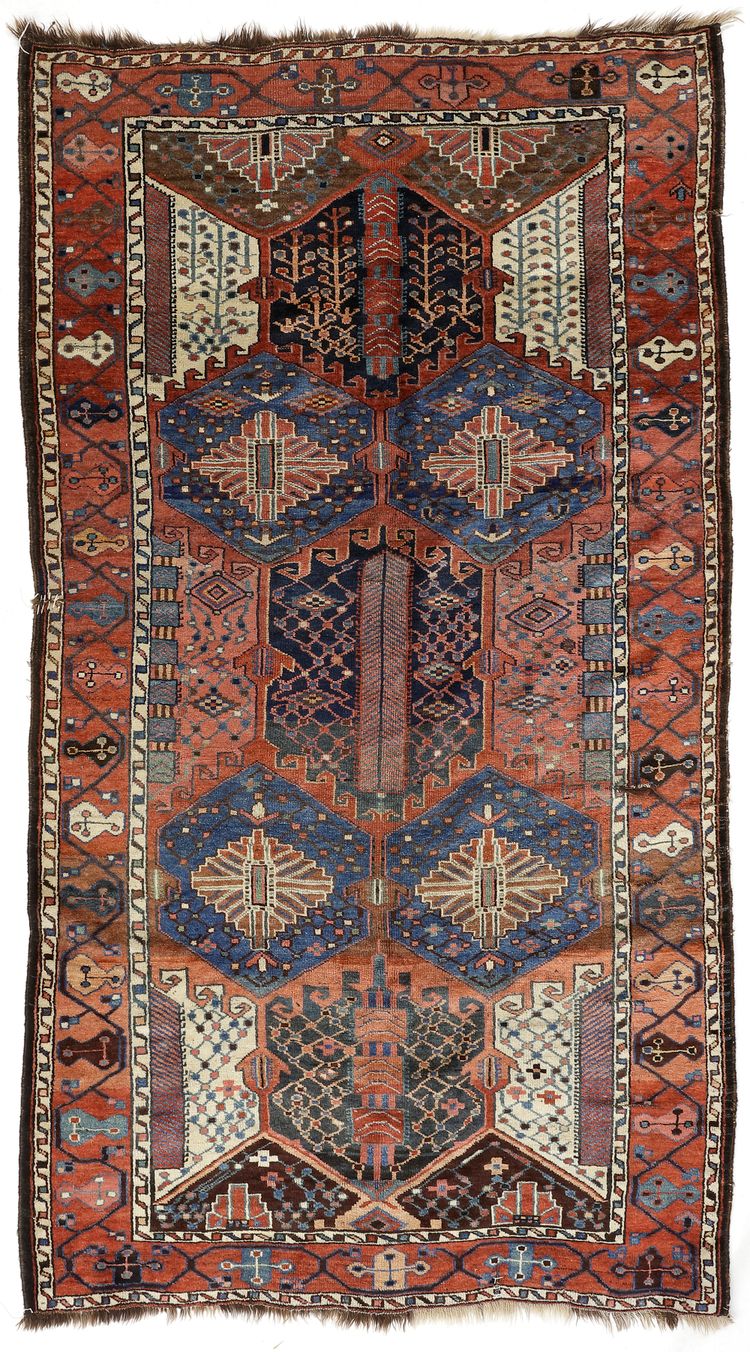 A BAHTIYARI RUG