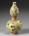 A CHINESE FLOWER ROUNDEL DOUBLE GOURD VASE