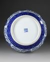 A LARGE CHINESE BLUE AND WHITE HU VASE, 19TH-20TH CENTURY