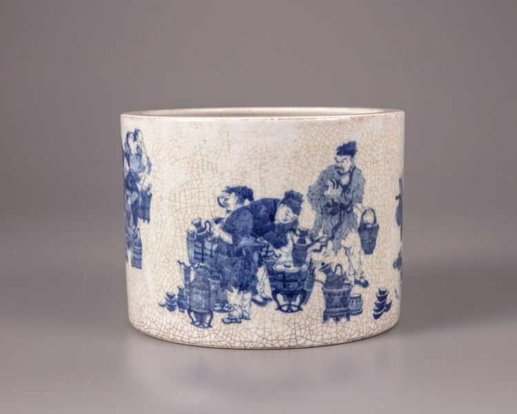 A Chinese blue and white crackle-glazed brush pot