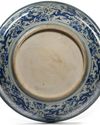 A LARGE CHINESE BLUE AND WHITE DRAGONS DISH, MING DYNASTY (1368-1644) OR LATER