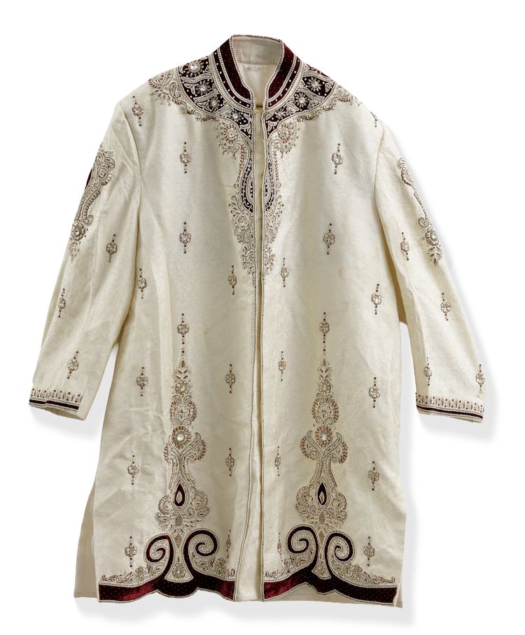 AN INDIAN EMBROIDERED SILK ROBE, 20TH CENTURY