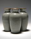 A CHINESE CRACKLE-GLAZED CONJOINED VASE, CHINA, 19TH-20TH CENTURY
