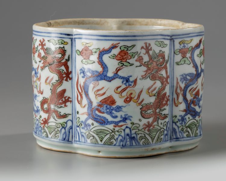 A Chinese wucai 'twin dragon' lobed pot