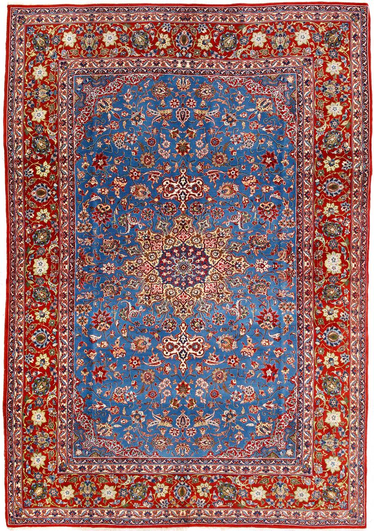 A ISFAHAN RUG, CIRCA 1940