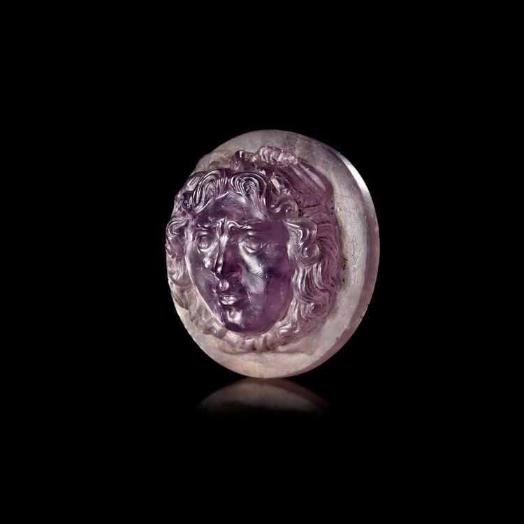 AN AMETHYST CAMEO OF MEDUSA, PROBABLY 18TH CENTURY AD