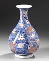 A CHINESE BLUE AND WHITE COPPER-RED 'CARPS' VASE, YUHUCHUNPING