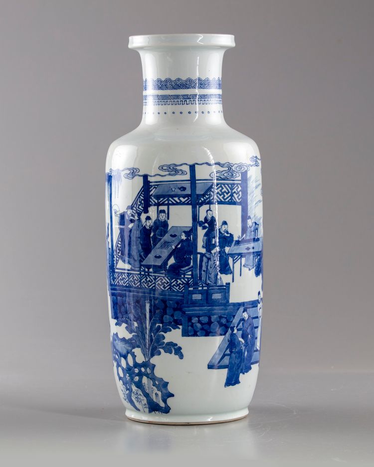 A CHINESE BLUE AND WHITE ROULEAU VASE