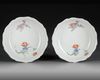 A PAIR OF JAPANESE KAKIEMON DISHES, 17TH CENTURY