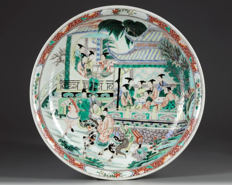 A LARGE CHINESE FAMILLE VERTE CHARGER
