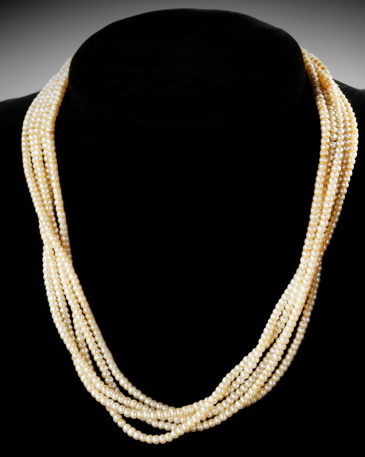 A SCHOEFFEL PEARL NECKLACE WITH 5 STRANDS AND AN 18 CARAT LOCK